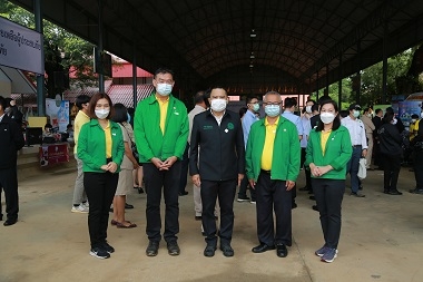 นายเข้มแข็ง ยุติธรรมดำรง กรรมการ ธ.ก.ส. ลงพื้นที่ติดตามสถานการณ์น้ำท่วมจังหวัดสุโขทัย 