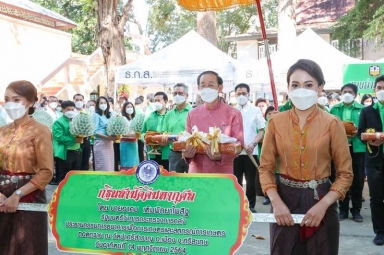 นายอาคม เติมพิทยาไพสิฐ ประธานกรรมการ ธ.ก.ส. นำคณะกรรมการ ธ.ก.ส. ร่วมกิจกรรมทอดกฐินสามัคคี  ประจำปี 2564 จังหวัดศรีสะเกษ