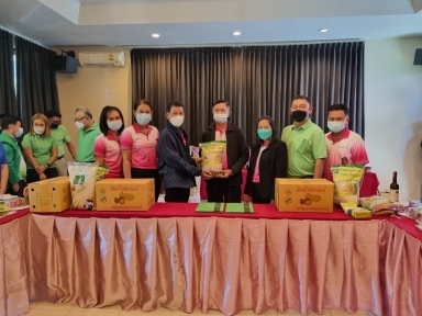 นายทองลักษณ์ หาญศึก กรรมการ ธ.ก.ส. ปฏิบัติงานในพื้นที่จังหวัดจันทบุรี