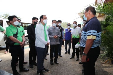 นายอาคม เติมพิทยาไพสิฐ รัฐมนตรีว่าการกระทรวงการคลัง ประธานกรรมการ ธ.ก.ส. ลงพื้นที่เยี่ยมชมชุมชนท่องเที่ยวบ้านเกาะหลีเป๊ะ 