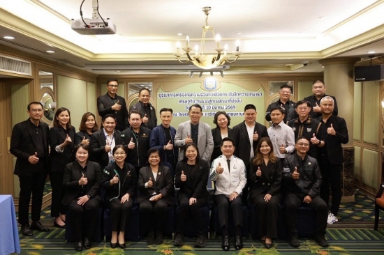 นายกษาปณ์ เงินรวง และนายพิสุทธิ์ จันทรสุรินทร์ กรรมการ ธ.ก.ส. ประชุมเศรษฐกิจฐานรากสู่การพัฒนาที่ยั่งยืน 