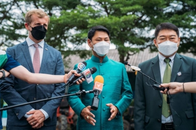 นายวิศิษฐ์ ศรีสุวรรณ์ อธิบดีกรมส่งเสริมสหกรณ์ กรรมการ ธ.ก.ส. เป็นประธานในพิธีลงนามสนับสนุนเงินทุน 